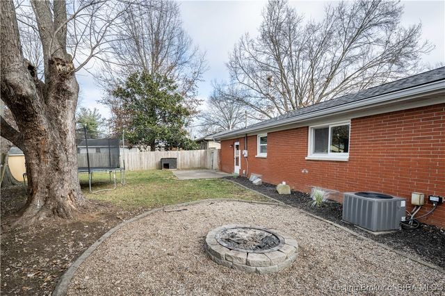 111 Rossmoore Drive, New Albany, IN 47150