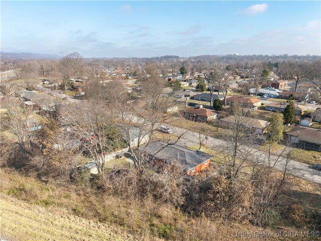 111 Rossmoore Drive, New Albany, IN 47150