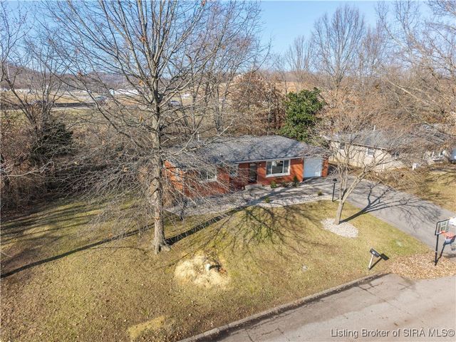 111 Rossmoore Drive, New Albany, IN 47150