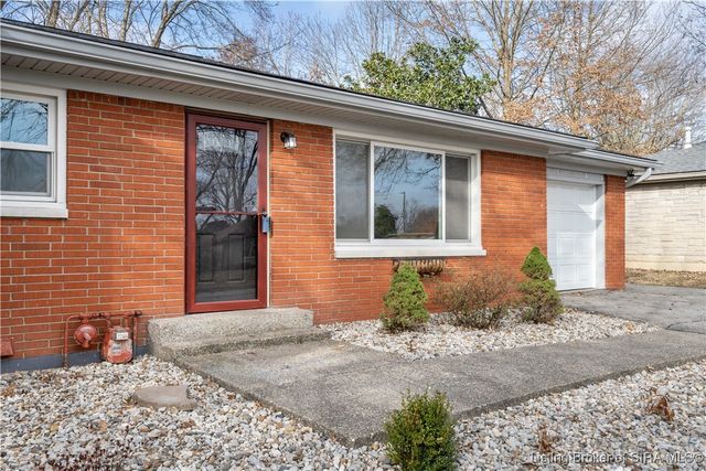 111 Rossmoore Drive, New Albany, IN 47150