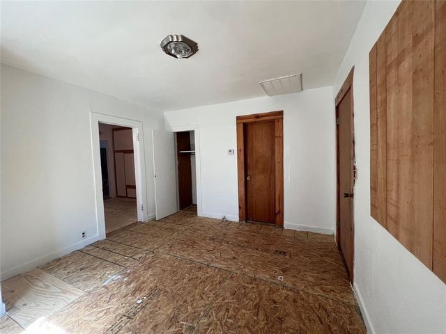 203 S 6th Street, Highlands, TX 77562