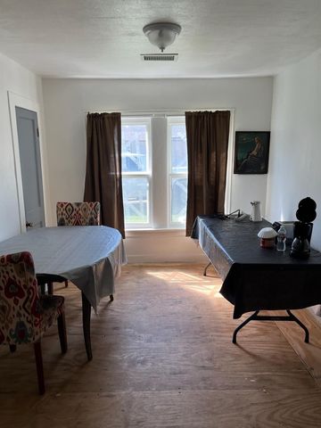 203 S 6th Street, Highlands, TX 77562