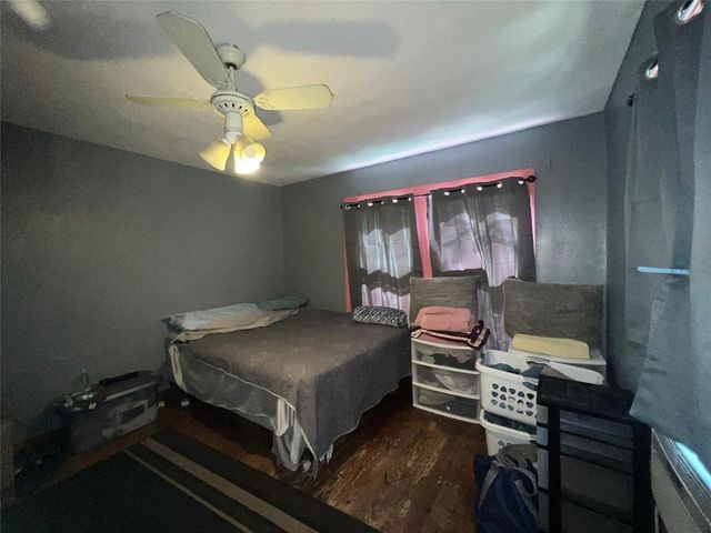 203 S 6th Street, Highlands, TX 77562