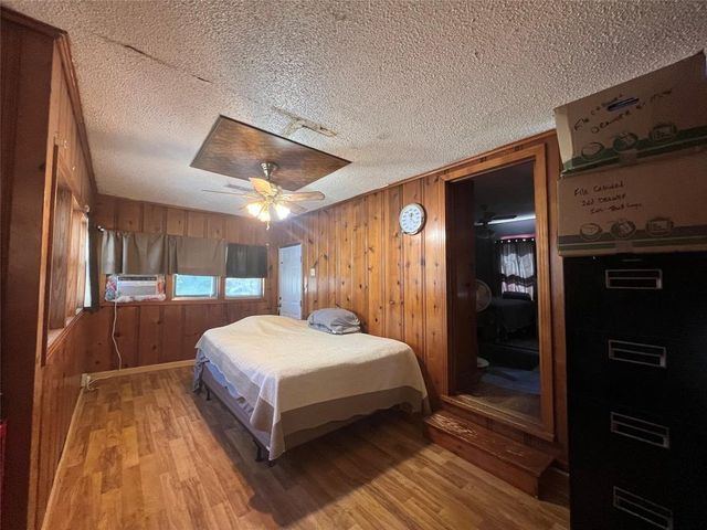 203 S 6th Street, Highlands, TX 77562