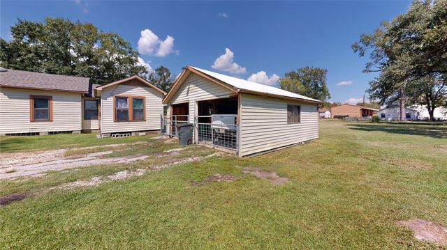 203 S 6th Street, Highlands, TX 77562