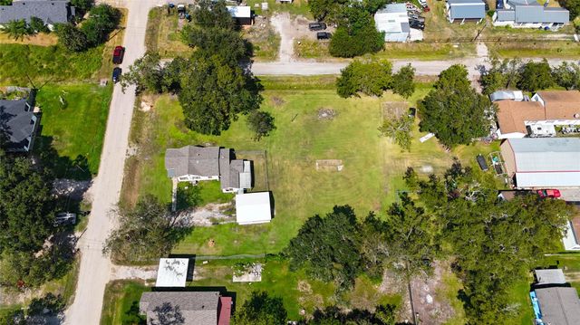 203 S 6th Street, Highlands, TX 77562