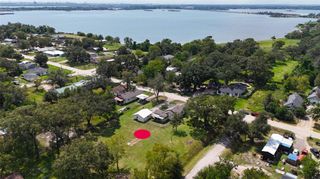 203 S 6th Street, Highlands, TX 77562