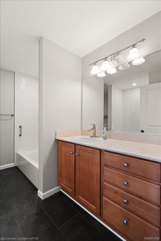 2985 Summervale Lane, Bloomfield Hills, MI 48301