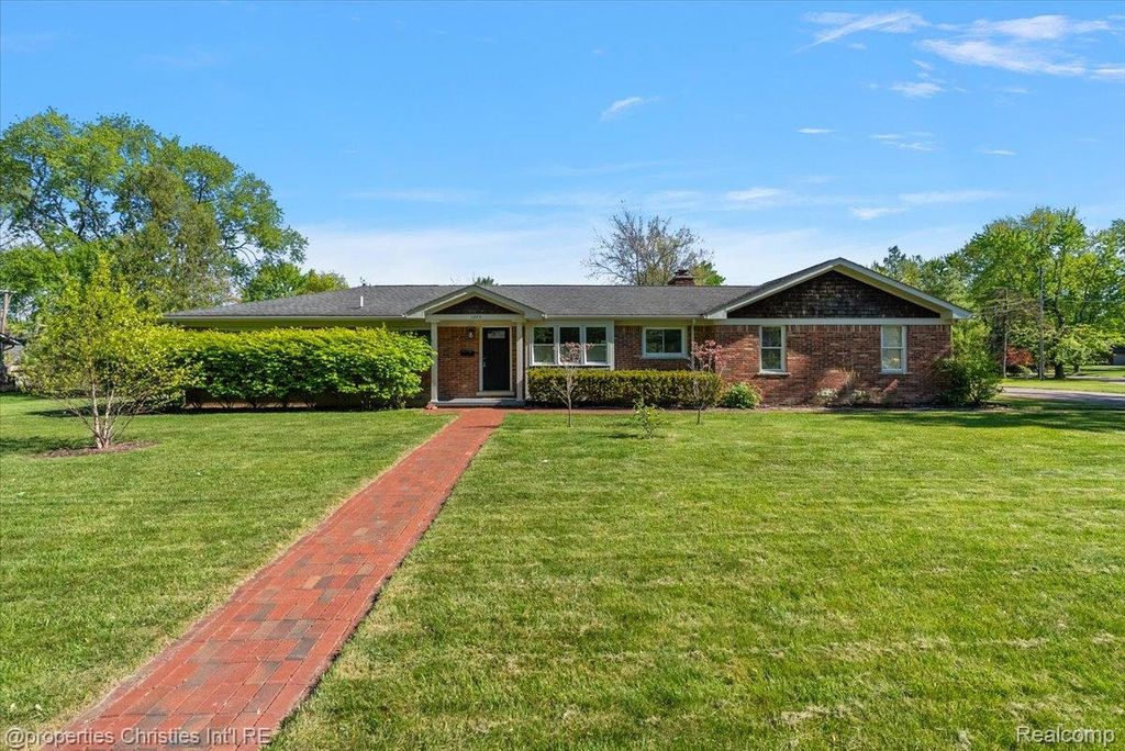 2985 Summervale Lane, Bloomfield Hills, MI 48301