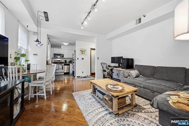 61 6th Street 1, Hoboken, NJ 07030