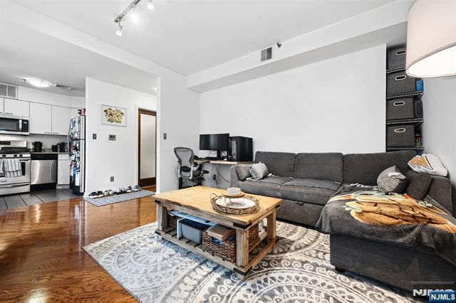 61 6th Street 1, Hoboken, NJ 07030