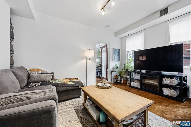 61 6th Street 1, Hoboken, NJ 07030