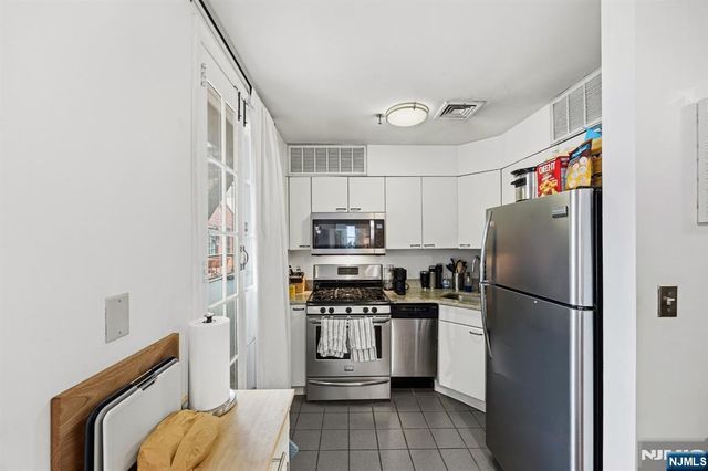 61 6th Street 1, Hoboken, NJ 07030