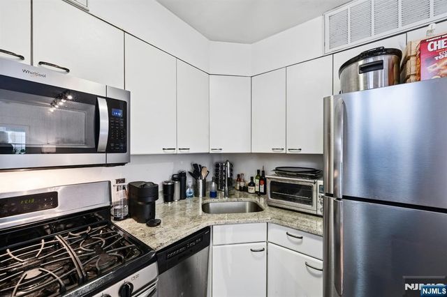 61 6th Street 1, Hoboken, NJ 07030