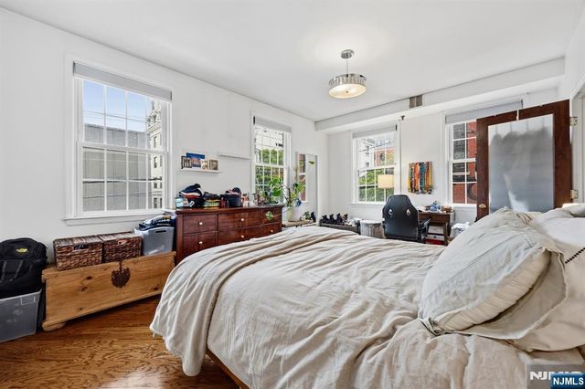61 6th Street 1, Hoboken, NJ 07030