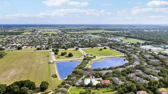 1845 Pointe West Way, Vero Beach, FL 32966