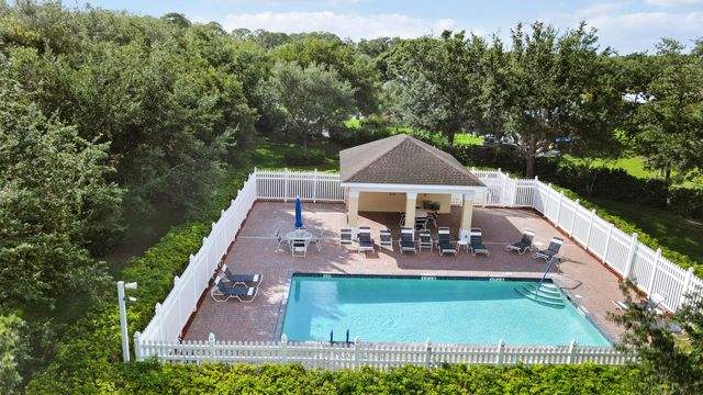 1845 Pointe West Way, Vero Beach, FL 32966