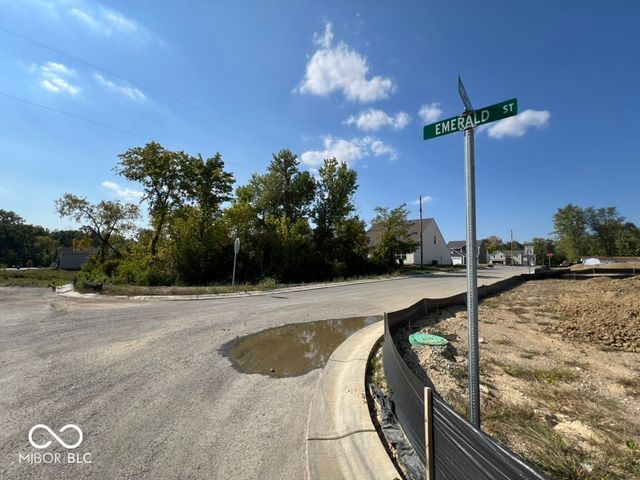 2872 Emerald Street, Indianapolis, IN 46268