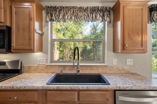 120 Siskiyou Drive, Grants Pass, OR 97526