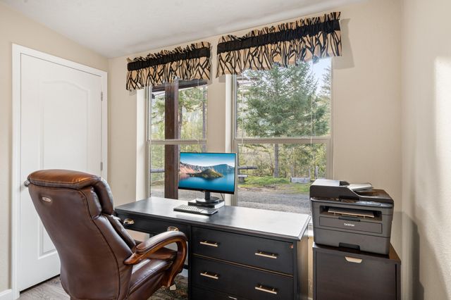 120 Siskiyou Drive, Grants Pass, OR 97526