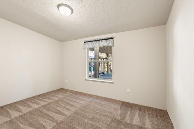 120 Siskiyou Drive, Grants Pass, OR 97526