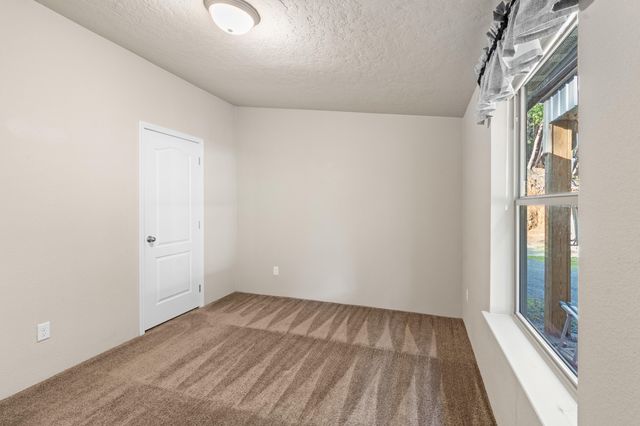 120 Siskiyou Drive, Grants Pass, OR 97526