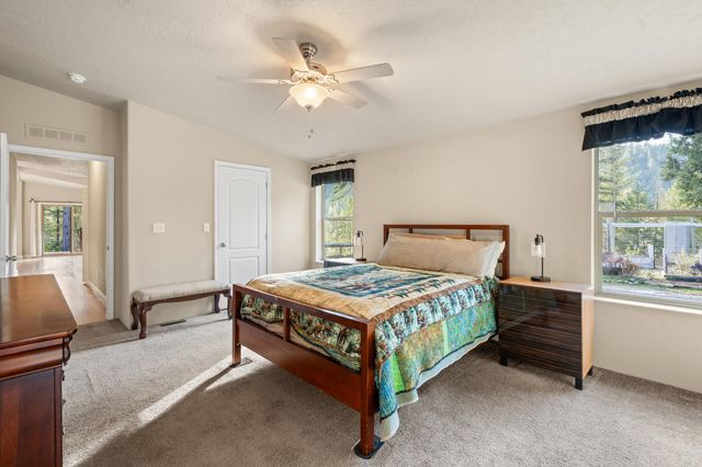 120 Siskiyou Drive, Grants Pass, OR 97526