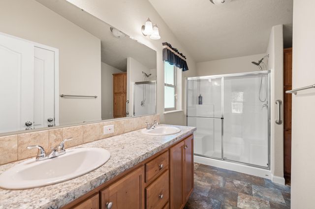 120 Siskiyou Drive, Grants Pass, OR 97526