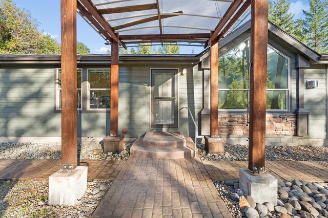 120 Siskiyou Drive, Grants Pass, OR 97526