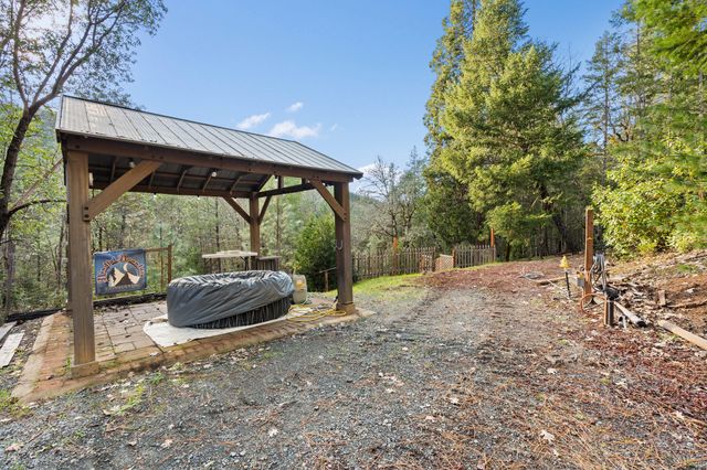 120 Siskiyou Drive, Grants Pass, OR 97526