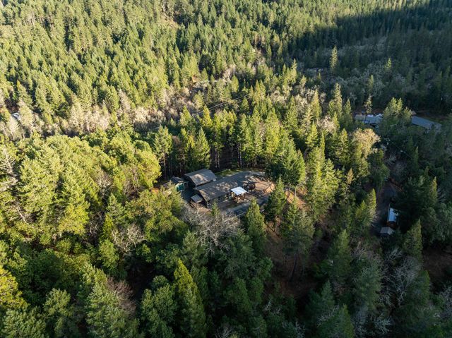 120 Siskiyou Drive, Grants Pass, OR 97526