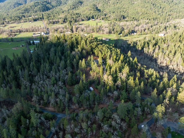 120 Siskiyou Drive, Grants Pass, OR 97526