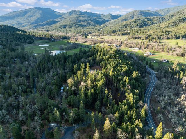 120 Siskiyou Drive, Grants Pass, OR 97526