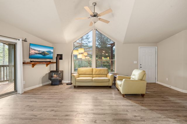 120 Siskiyou Drive, Grants Pass, OR 97526