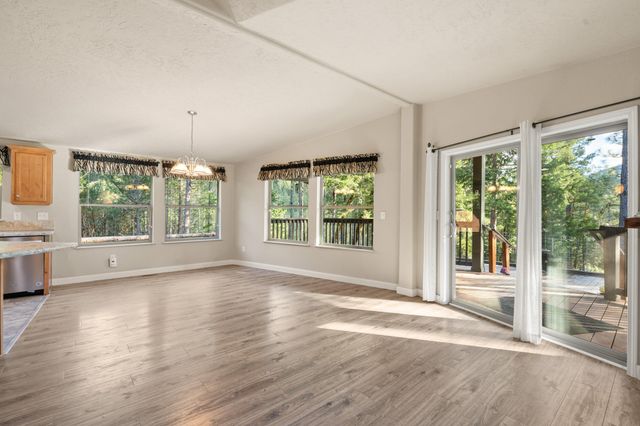 120 Siskiyou Drive, Grants Pass, OR 97526