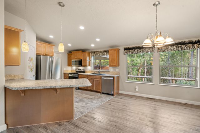 120 Siskiyou Drive, Grants Pass, OR 97526