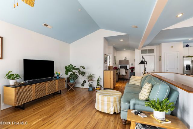 402 Carolina Beach Avenue S Unit 4, Carolina Beach, NC 28428