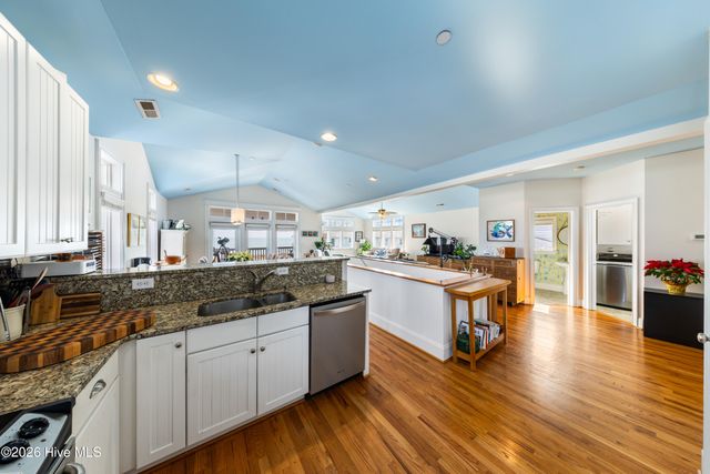 402 Carolina Beach Avenue S Unit 4, Carolina Beach, NC 28428