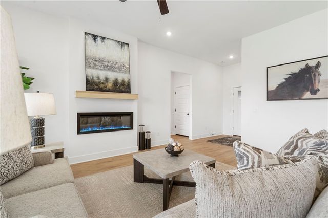 433 W Taverner Xing, Farmington, AR 72730