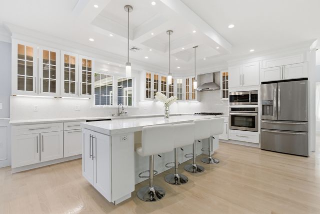 52 Ridgewood Rd, Milton, MA 02186