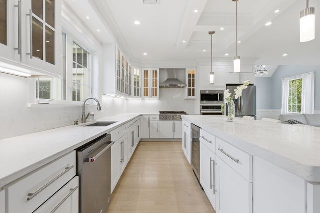 52 Ridgewood Rd, Milton, MA 02186