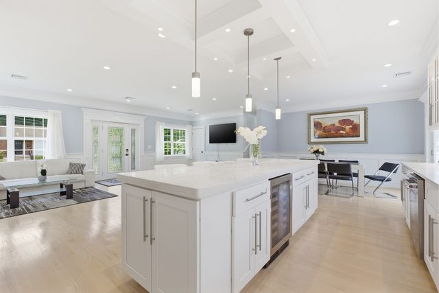 52 Ridgewood Rd, Milton, MA 02186