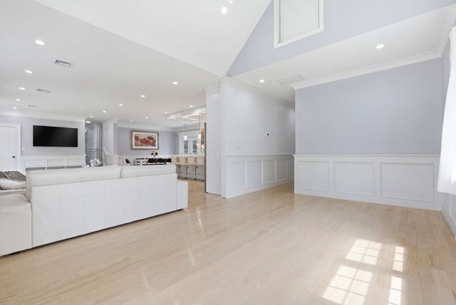 52 Ridgewood Rd, Milton, MA 02186
