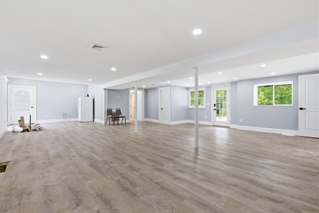 52 Ridgewood Rd, Milton, MA 02186