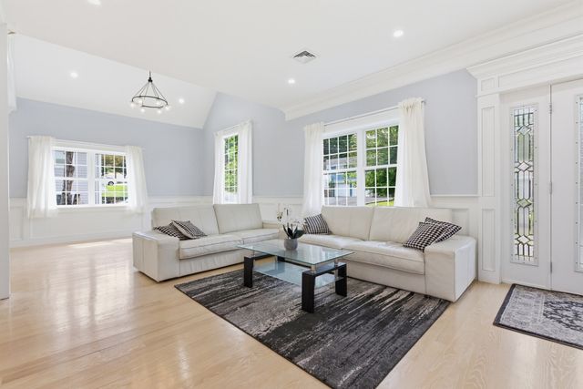 52 Ridgewood Rd, Milton, MA 02186