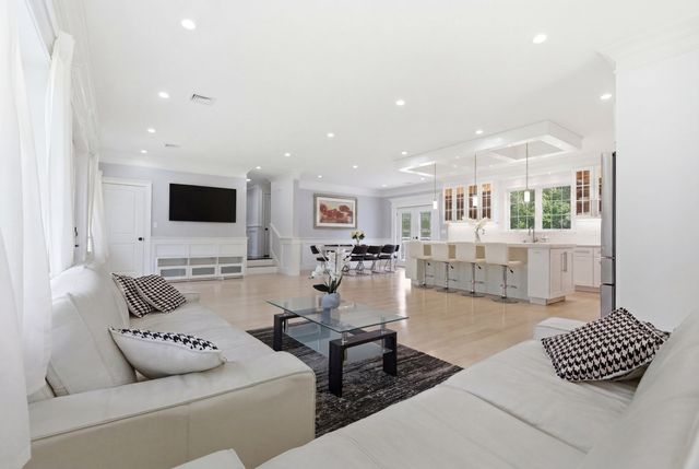 52 Ridgewood Rd, Milton, MA 02186
