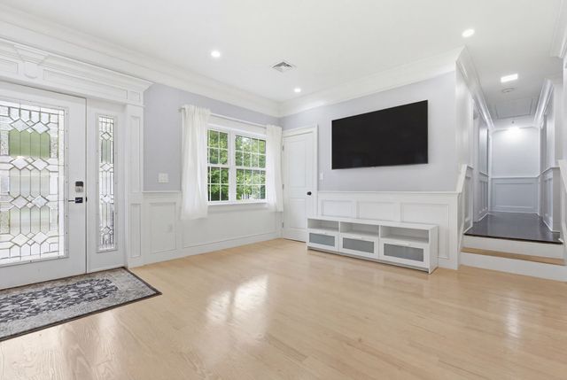 52 Ridgewood Rd, Milton, MA 02186