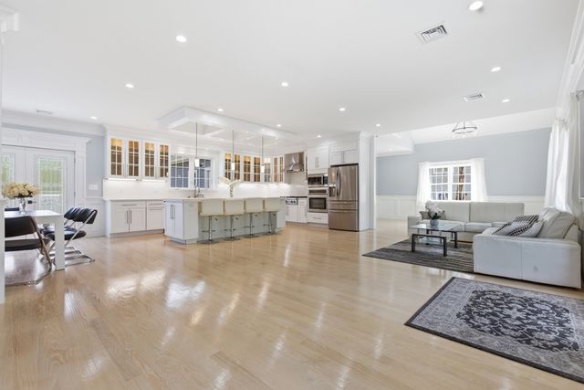 52 Ridgewood Rd, Milton, MA 02186