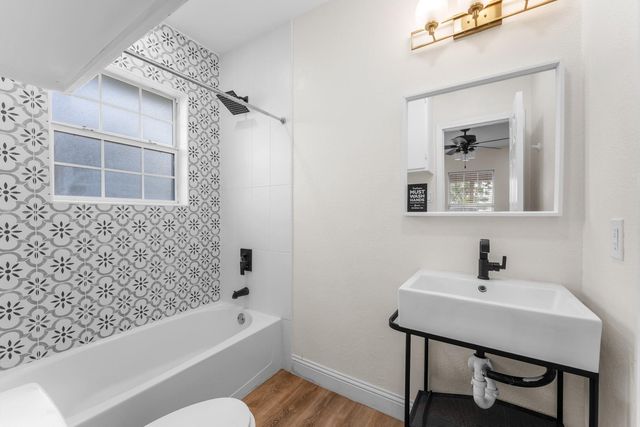 1435 N Durham Drive, Houston, TX 77008