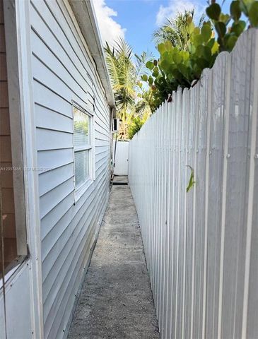 1133 SW 130th Avenue, Miami, FL 33184